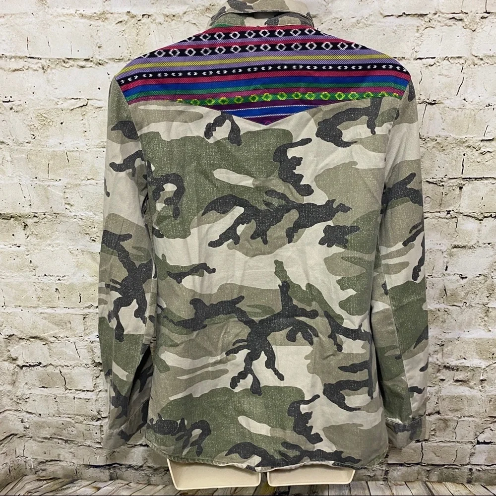 Disney D Signed Green Camo Beaded Aztec Button Up - Picture 4 of 6